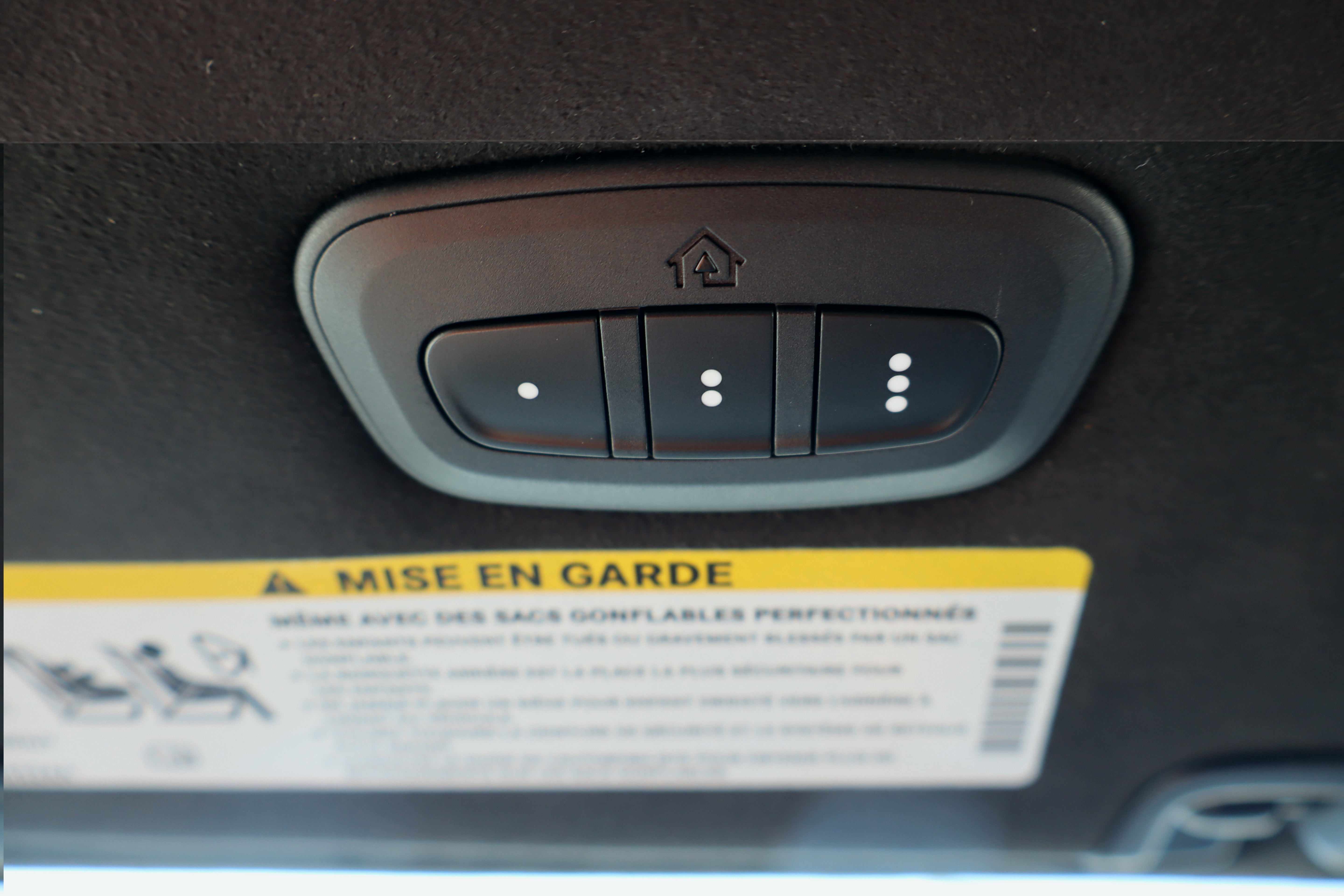 Used 2025 Chrysler Pacifica Pinnacle FWD image 30