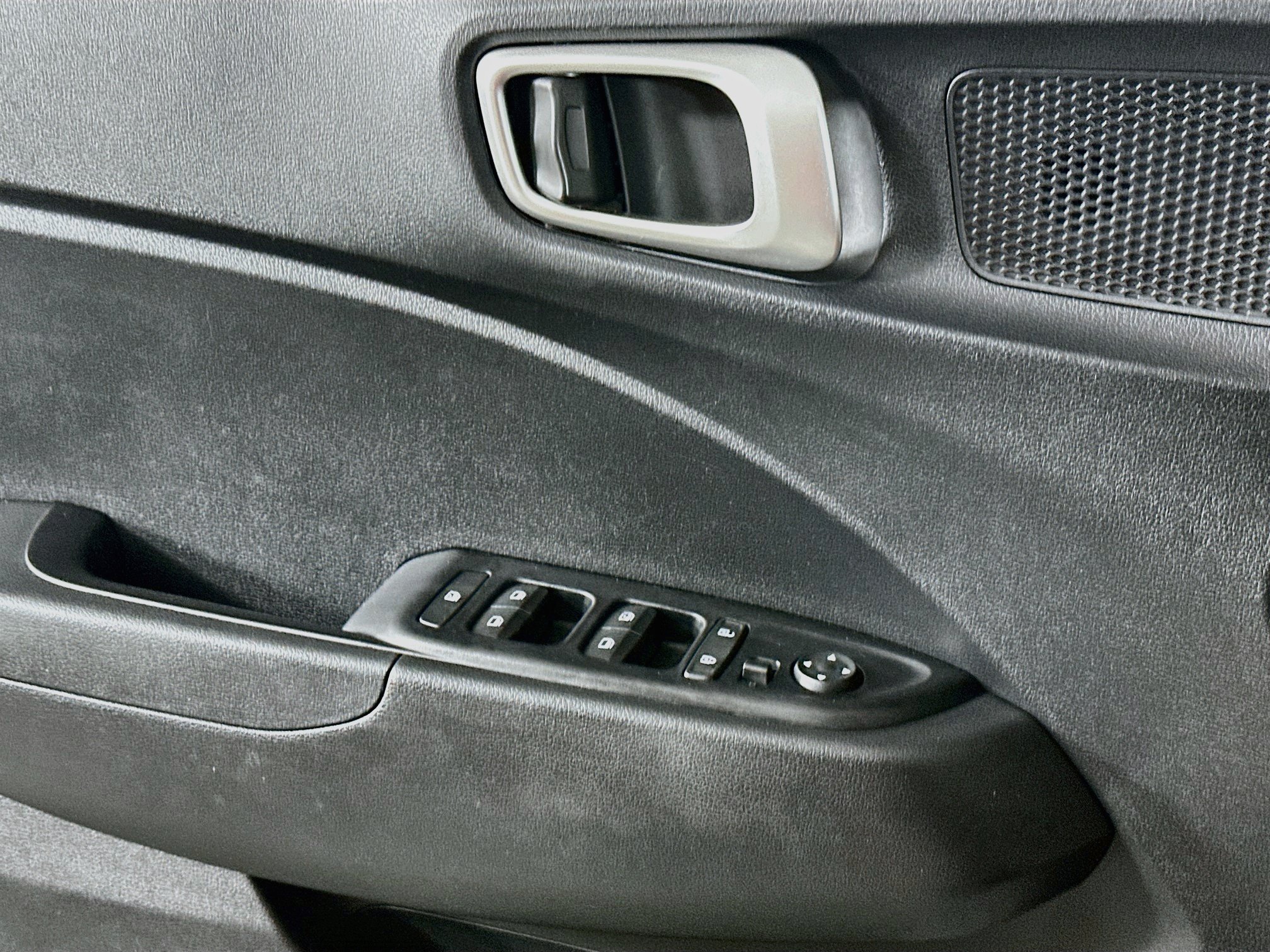 Used 2025 Hyundai Venue SEL FWD image 15