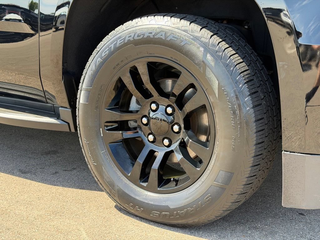 Used 2018 Chevrolet Suburban LT AWD/4WD image 26
