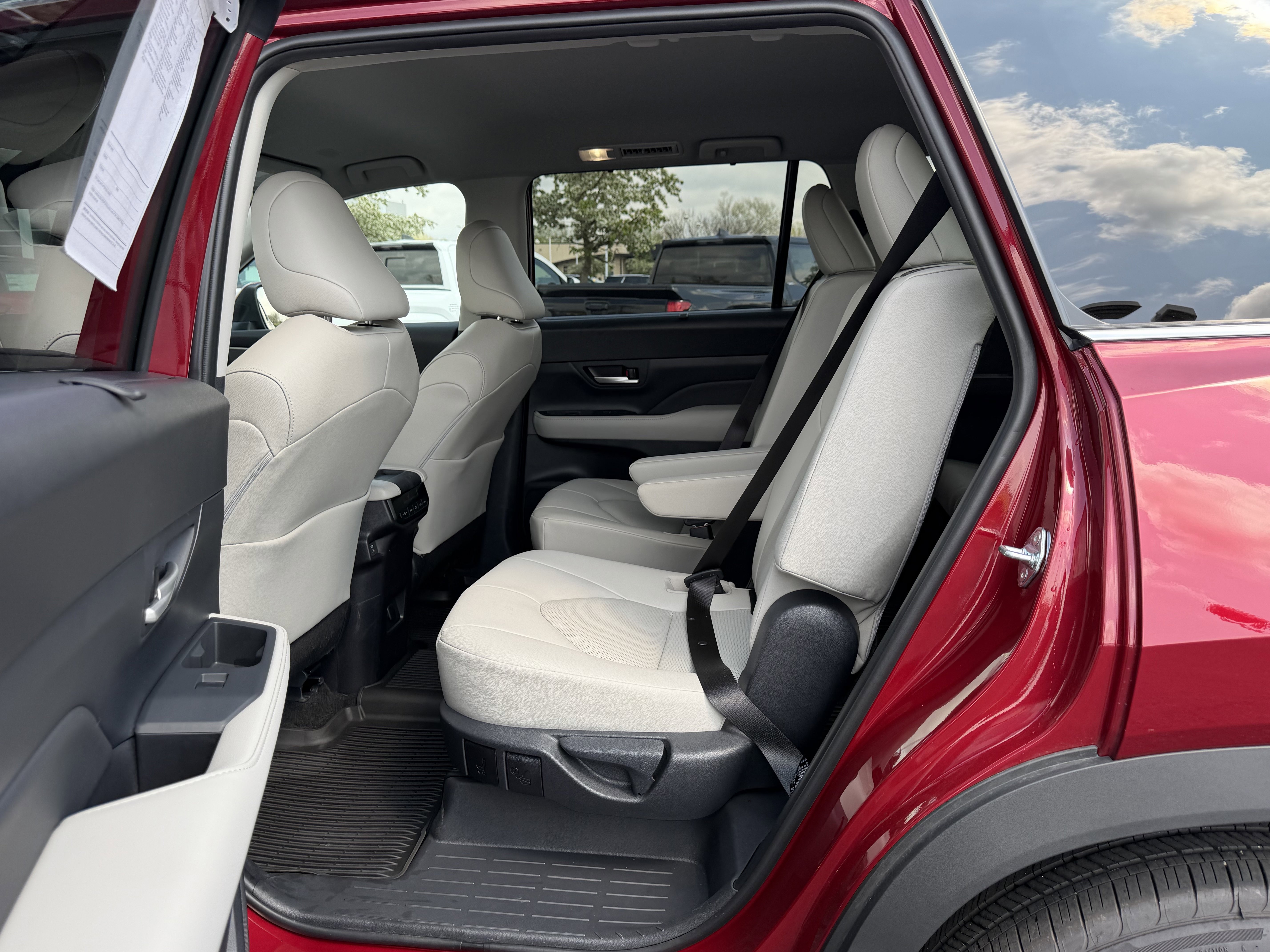 Used 2026 Toyota Grand Highlander XLE image 15