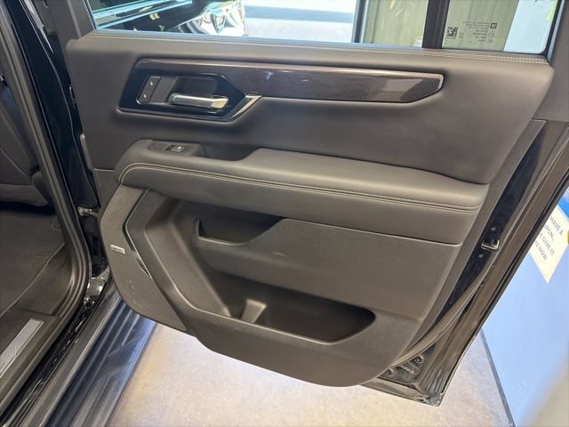 Used 2025 GMC Yukon XL Elevation AWD/4WD image 29