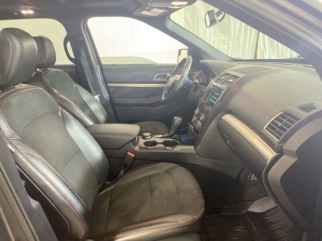 Used 2018 Ford Explorer XLT w/ Equipment Group 202A AWD/4WD image 35