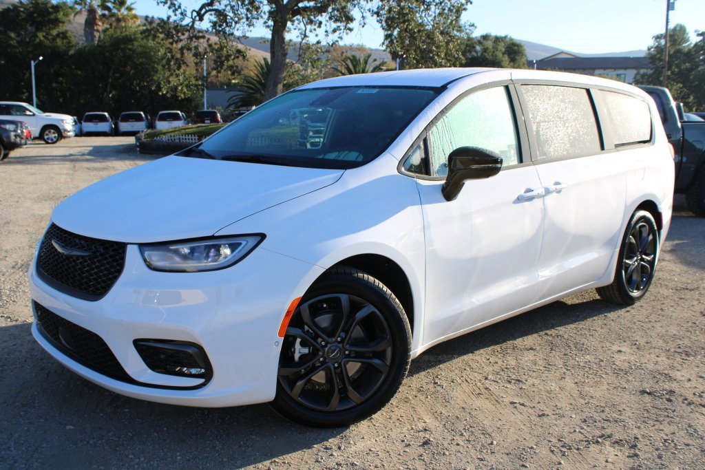 New 2026 Chrysler Pacifica Select image 1