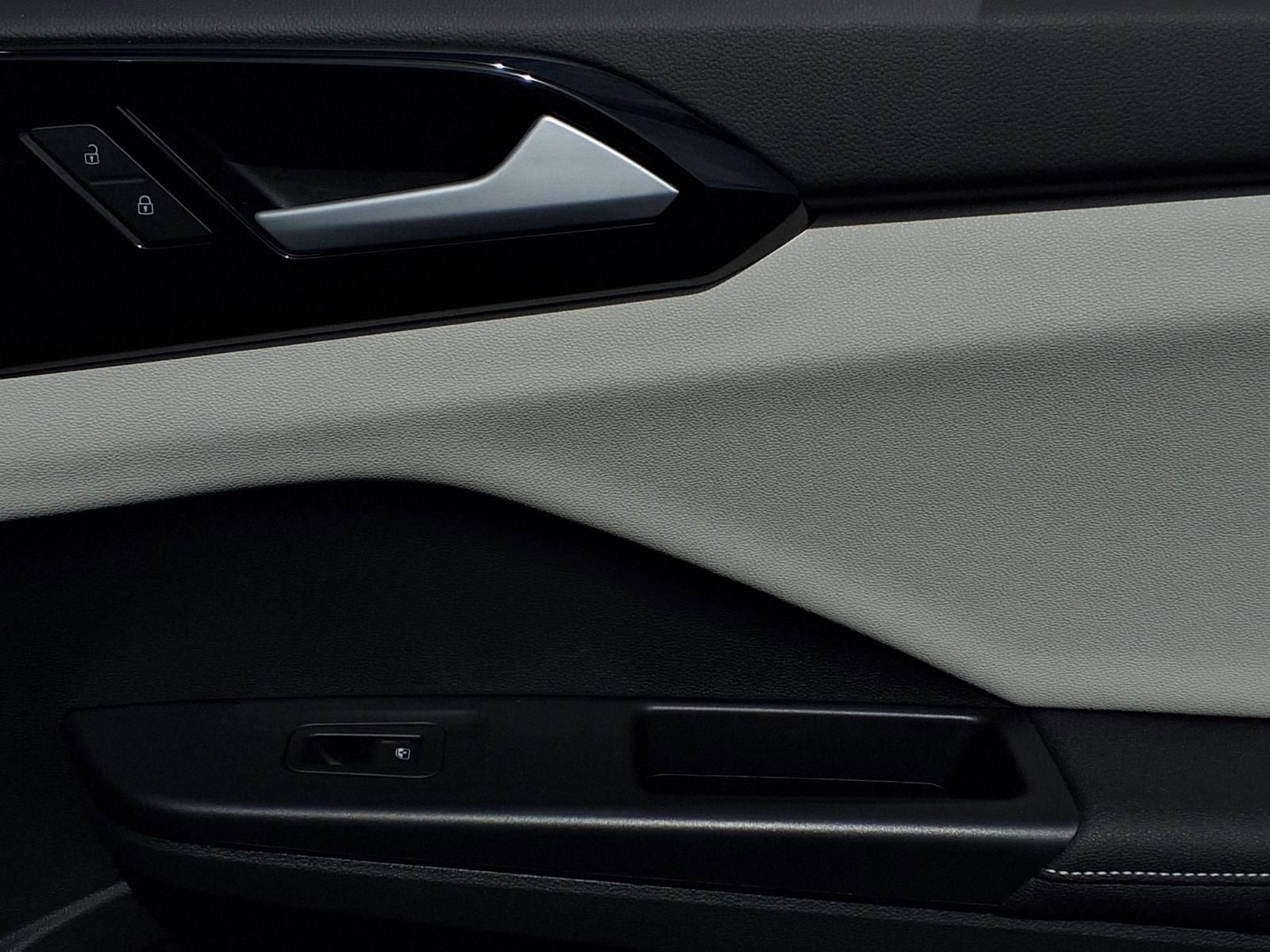 Certified 2025 Volkswagen Taos S FWD image 25