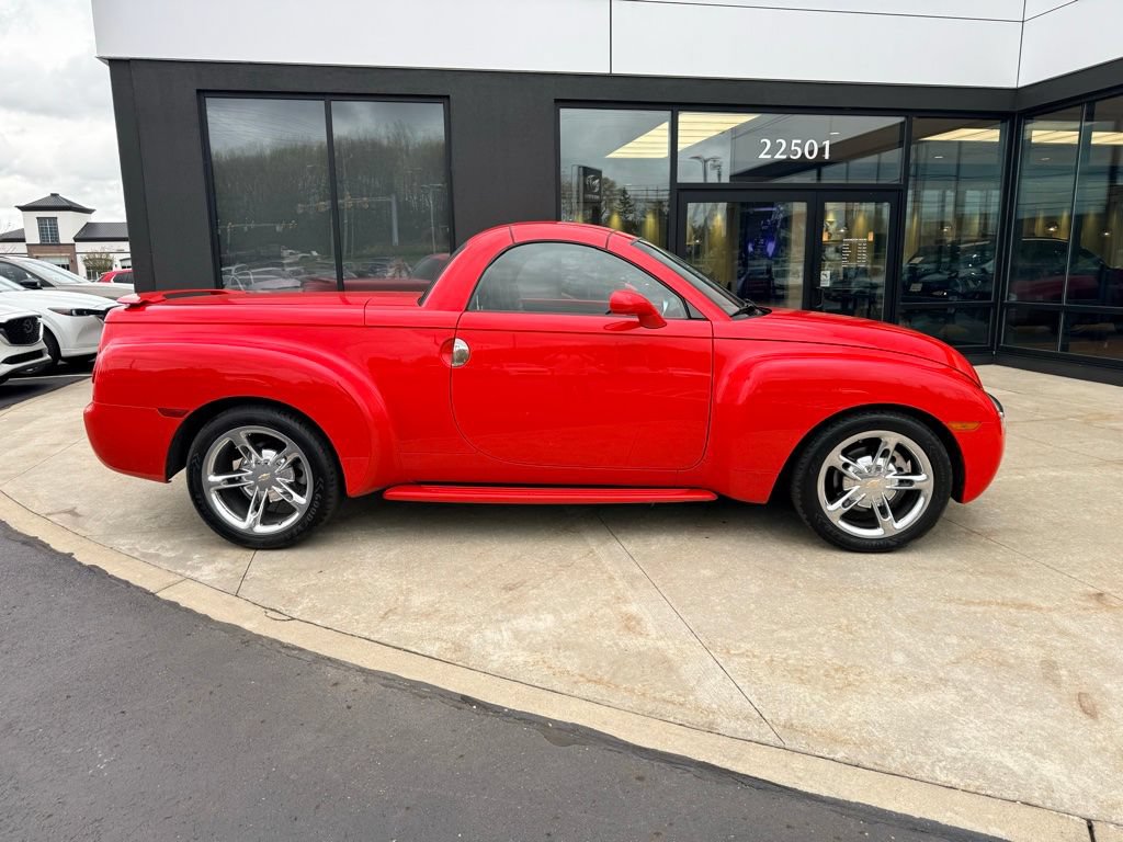 Used 2004 Chevrolet SSR w/ Preferred Equipment Group RWD image 8