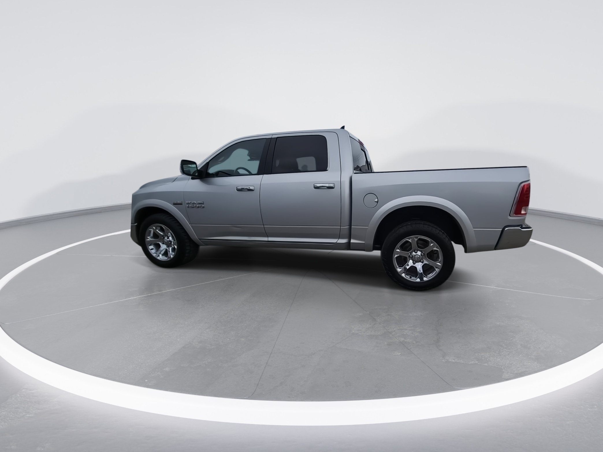 Used 2017 RAM 1500 Laramie AWD/4WD image 5