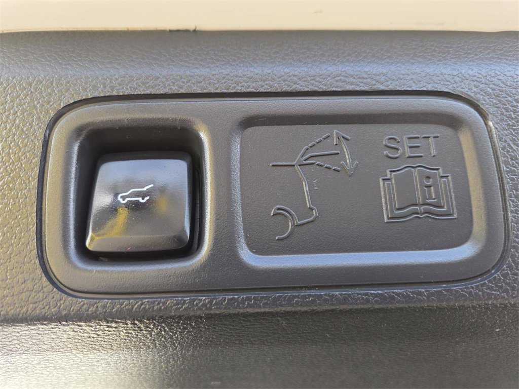 Used 2023 Ford Expedition Max XLT image 16