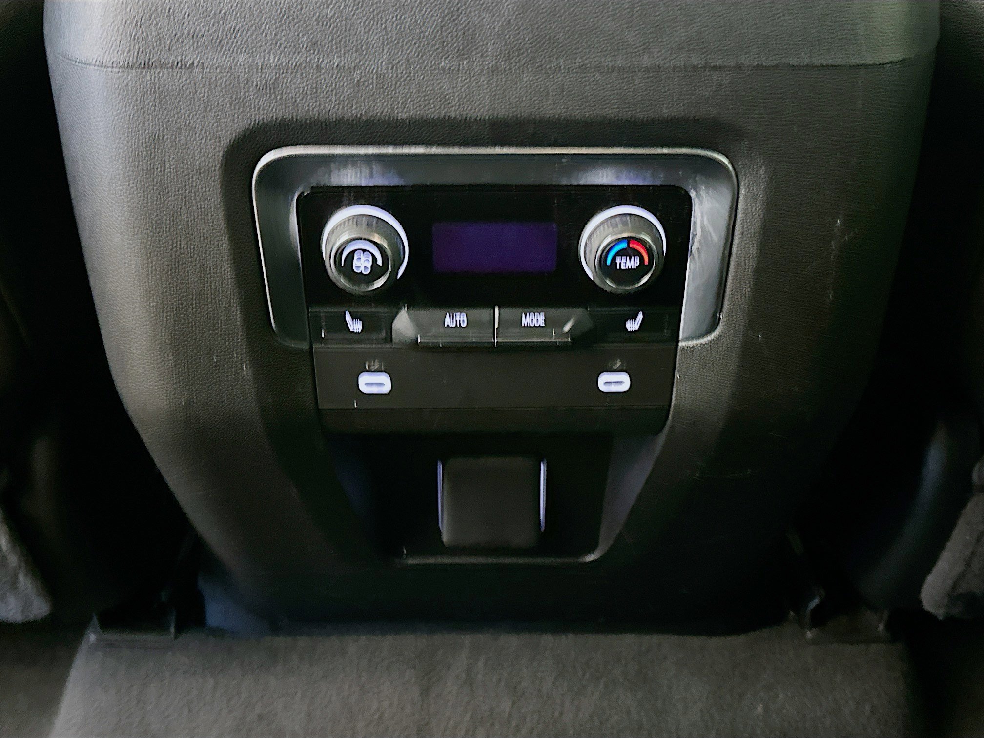 Used 2024 Chevrolet Suburban Premier RWD image 26
