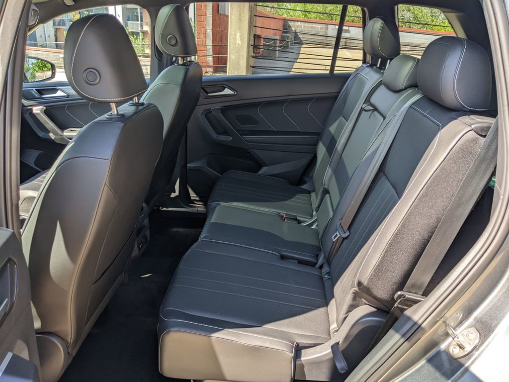 Certified 2023 Volkswagen Tiguan SE R-Line FWD image 23