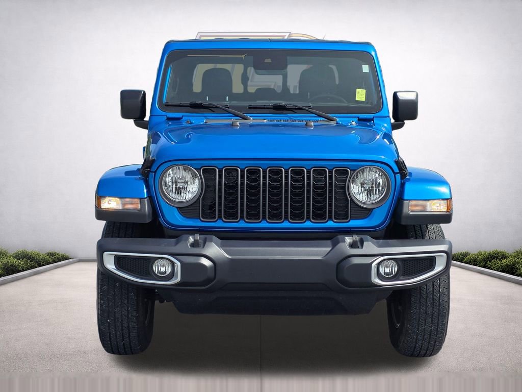 Used 2024 Jeep Gladiator Sport AWD/4WD image 3