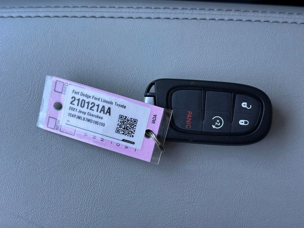 Used 2021 Jeep Cherokee Latitude Plus image 37