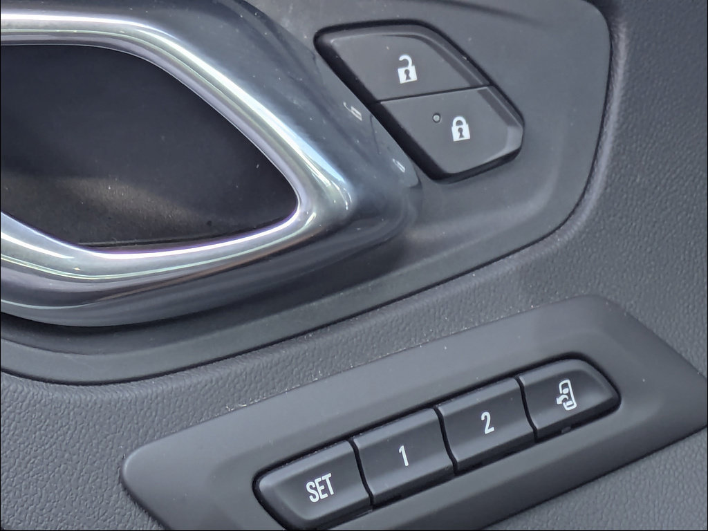 Used 2020 Chevrolet Camaro ZL1 RWD image 29