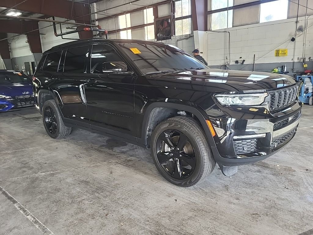 Used 2024 Jeep Grand Cherokee L Limited w/ Luxury Tech Group II image 1