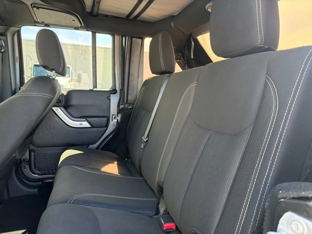 Used 2018 Jeep Wrangler Unlimited Sahara AWD/4WD image 17