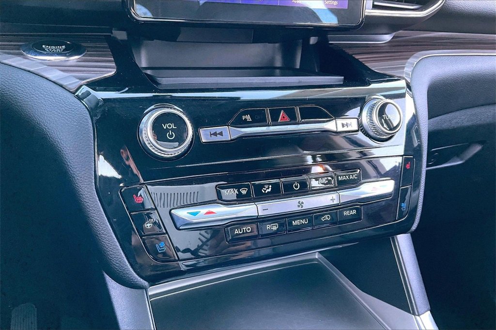 Used 2023 Ford Explorer Limited w/ Equipment Group 301A image 31