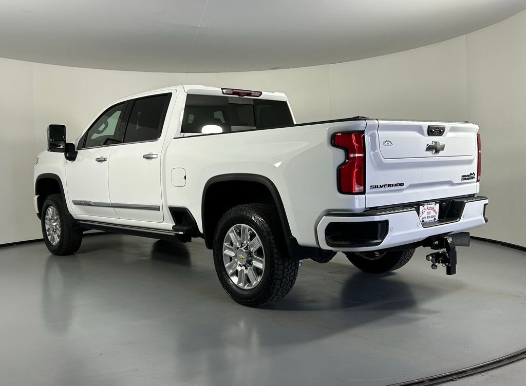 Used 2024 Chevrolet Silverado 2500 High Country w/ High Country Premium Package AWD/4WD image 5