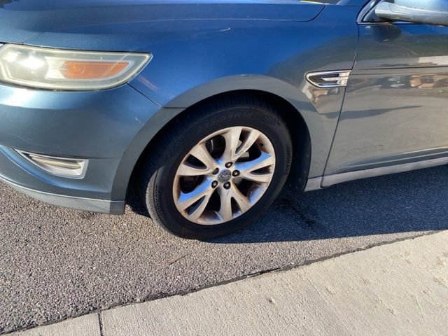 Used 2010 Ford Taurus SEL image 8