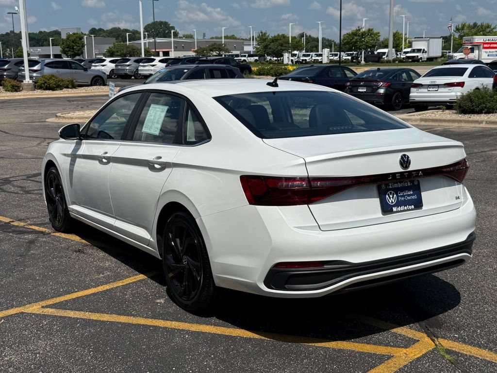 Used 2025 Volkswagen Jetta SE FWD image 6