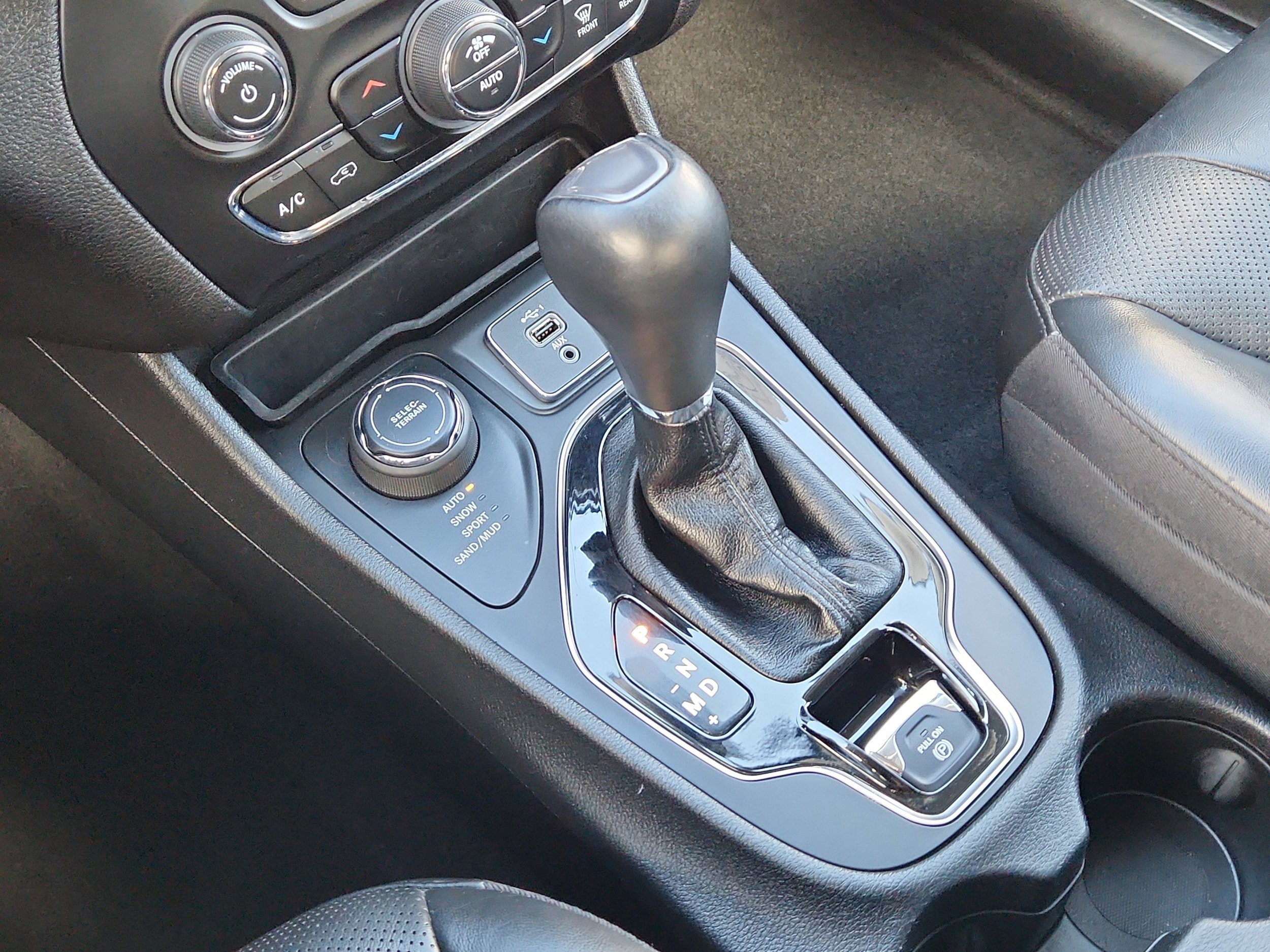 Used 2020 Jeep Cherokee Limited AWD/4WD image 24