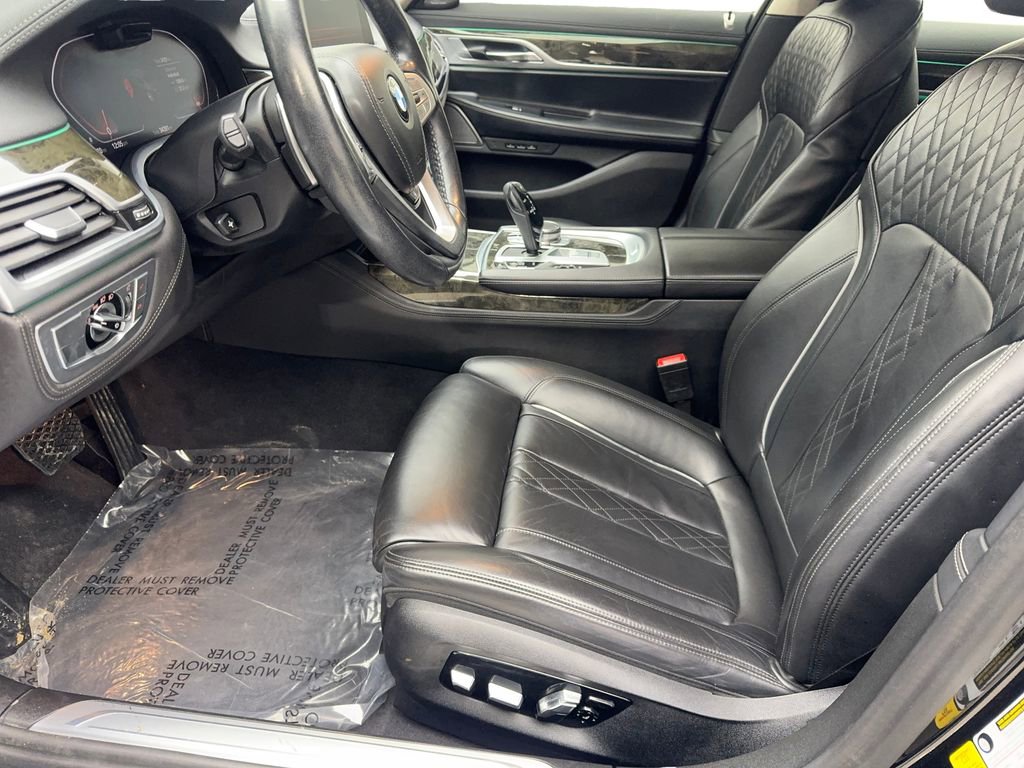 Used 2022 BMW 740i image 26