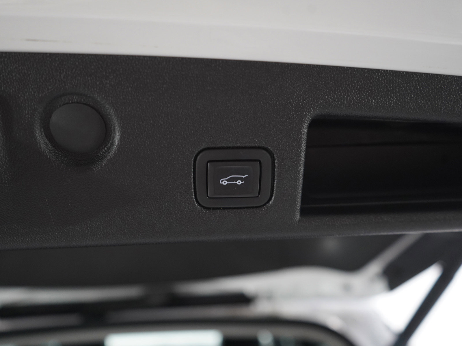 Used 2020 Chevrolet Equinox Premier w/ Premier Redline Edition image 17