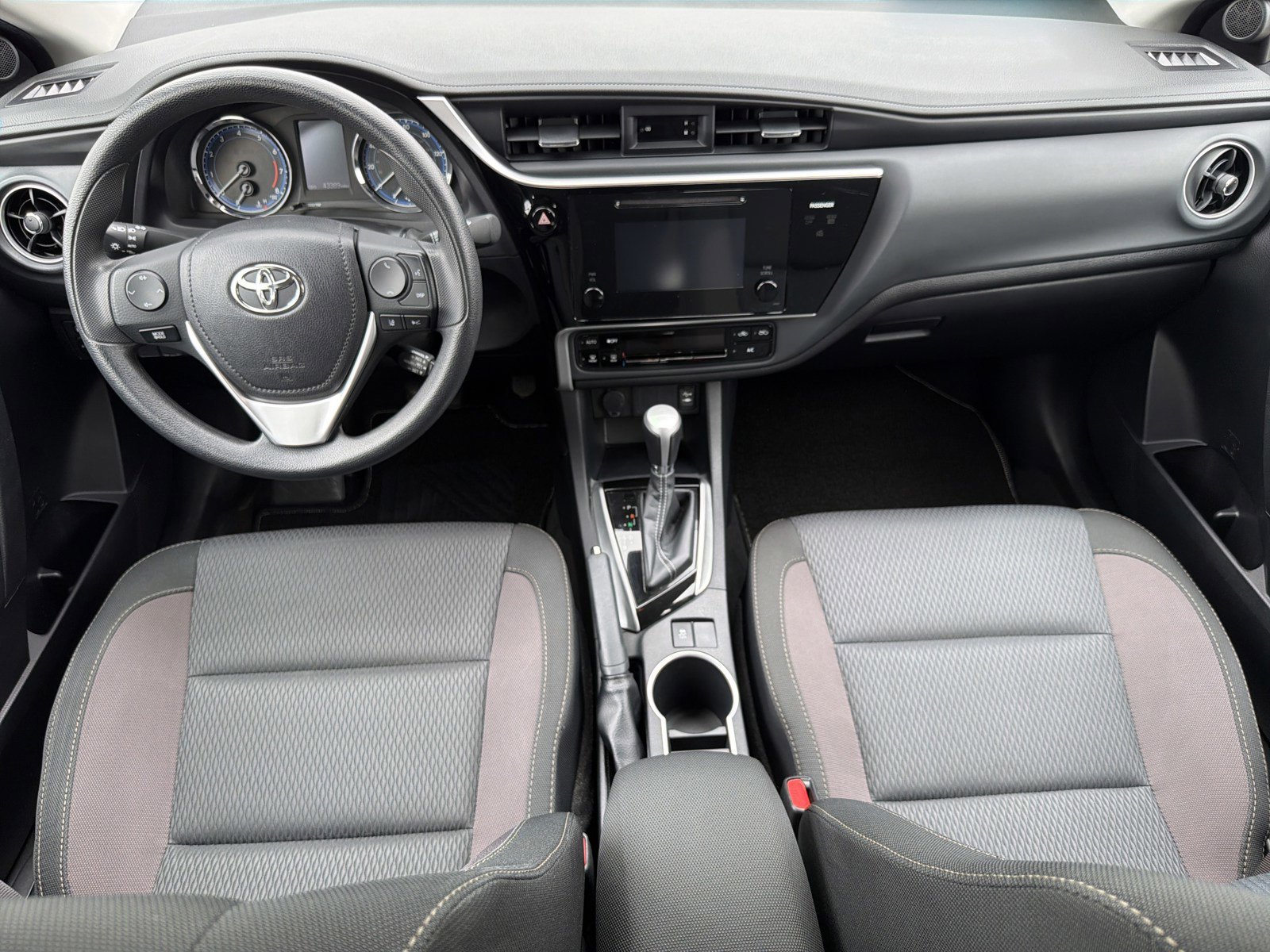 Used 2017 Toyota Corolla LE w/ Carpet Mat Package (TMS) FWD image 10