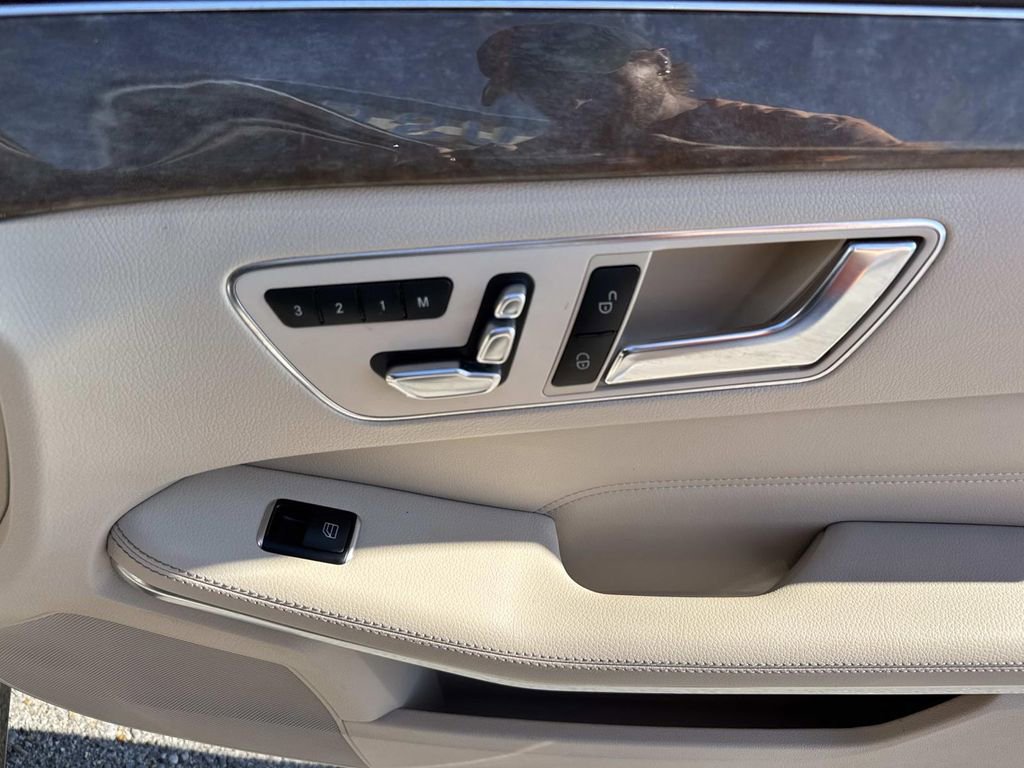 Used 2016 Mercedes-Benz E 350 Sedan w/ Premium Package image 15