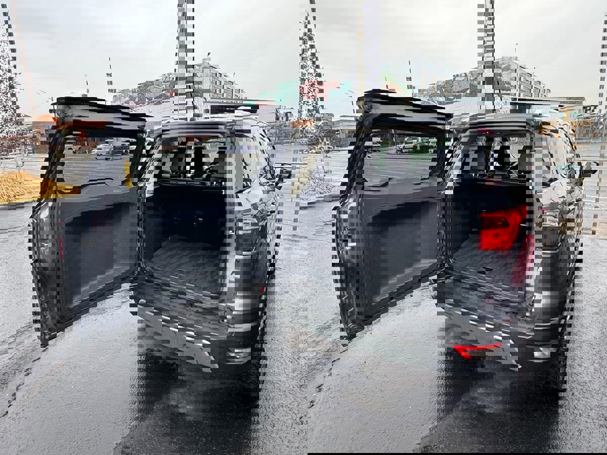 Used 2018 Ford EcoSport Titanium w/ Titanium Cold Weather Package image 12