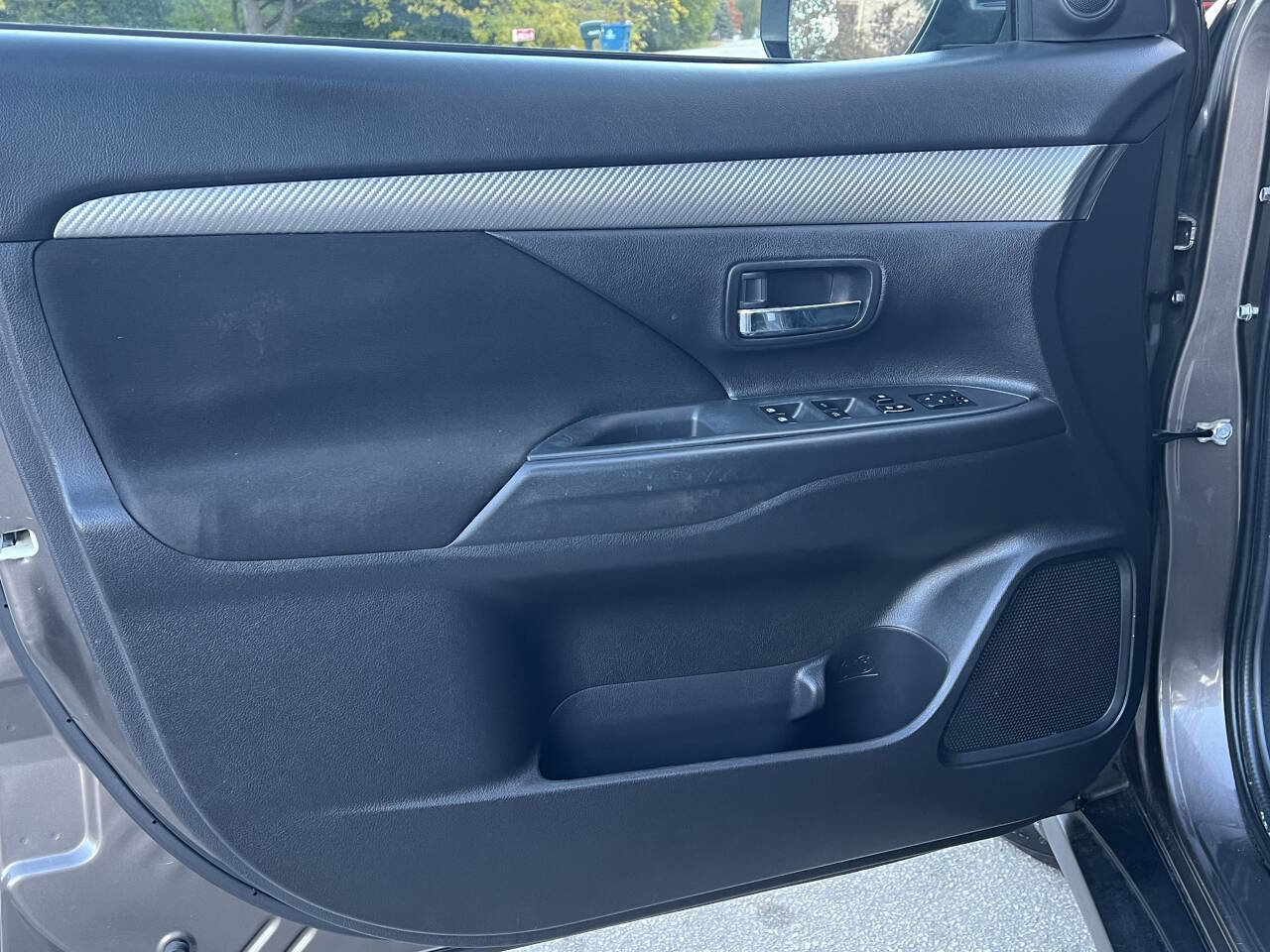 Used 2018 Mitsubishi Outlander ES image 17