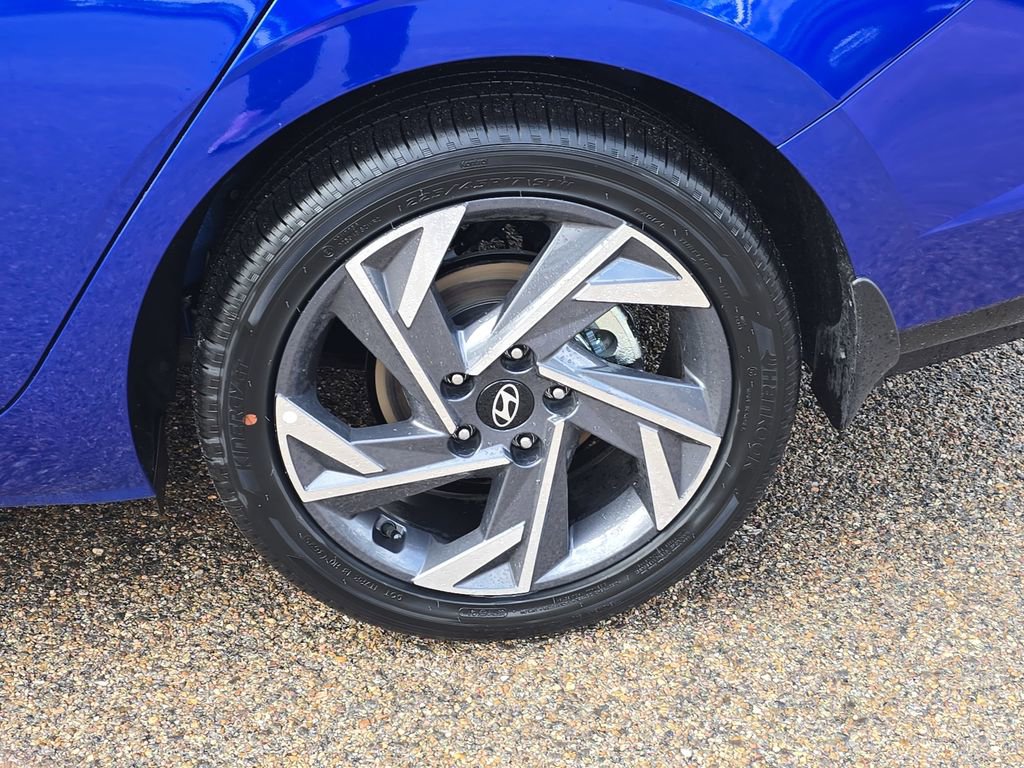 New 2026 Hyundai Elantra Limited image 32