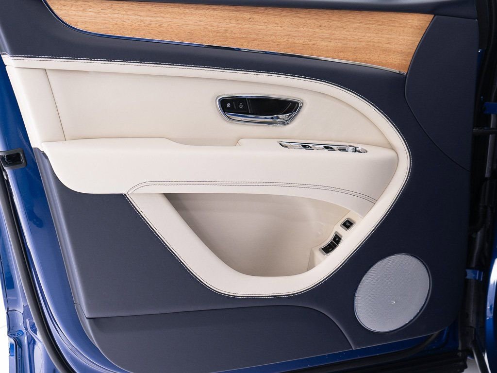 New 2025 Bentley Bentayga Extended Wheelbase image 11