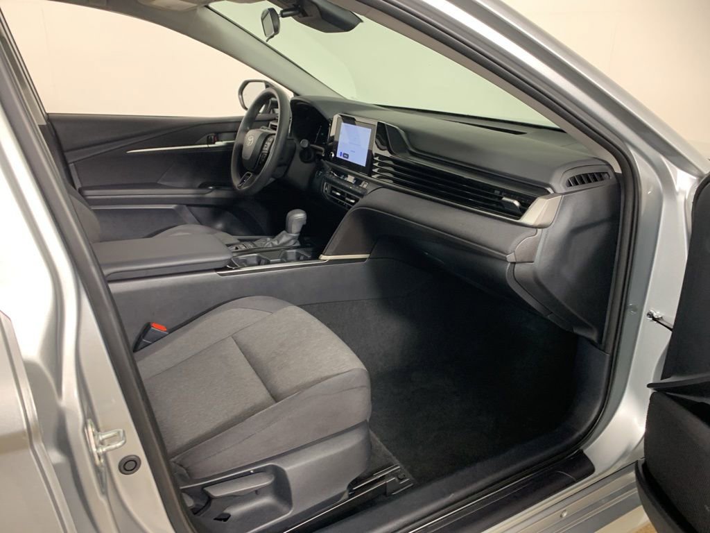 Used 2025 Toyota Camry LE image 38