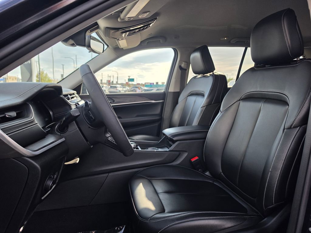 Used 2024 Jeep Grand Cherokee Limited w/ Trailer Tow Package image 10