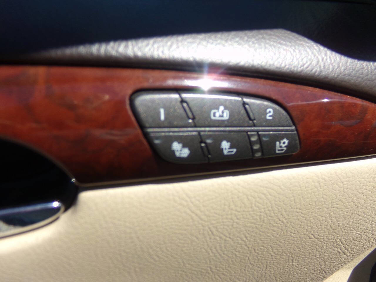 Used 2007 Buick Lucerne CXL FWD image 38