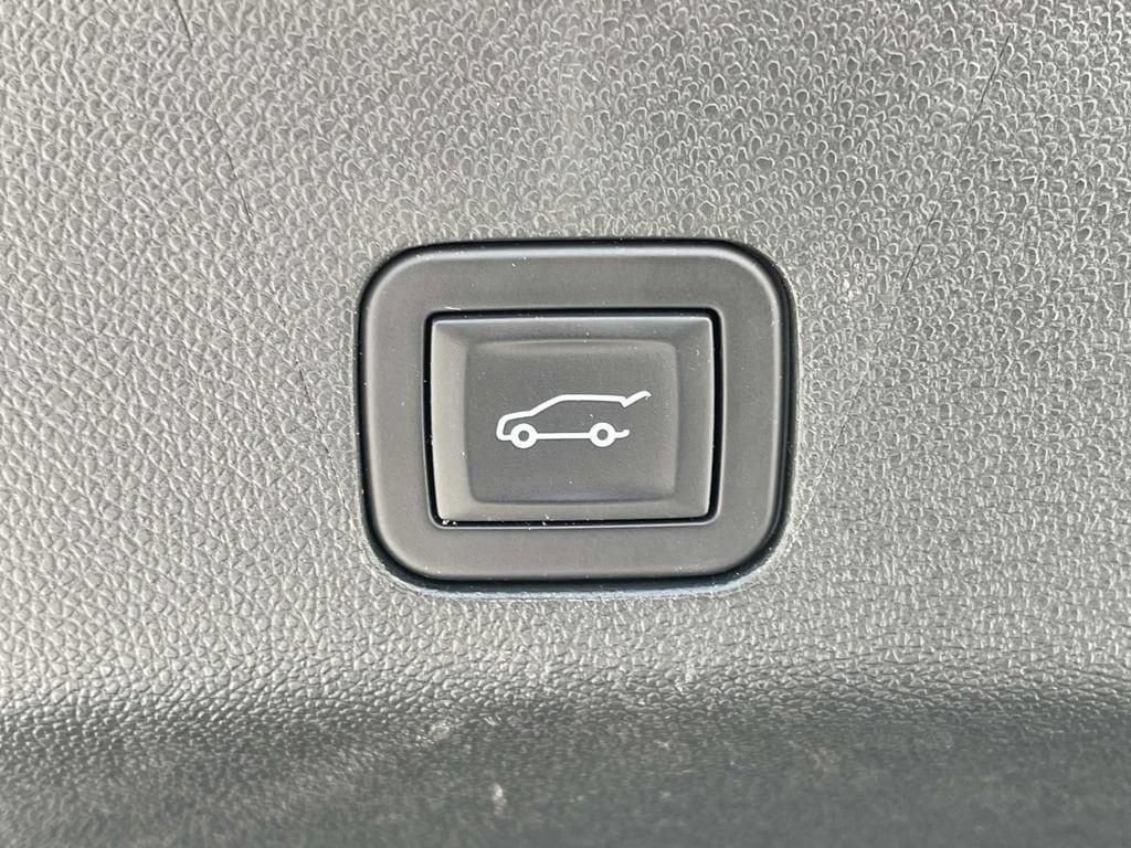 Certified 2025 Cadillac Escalade Sport AWD/4WD image 12
