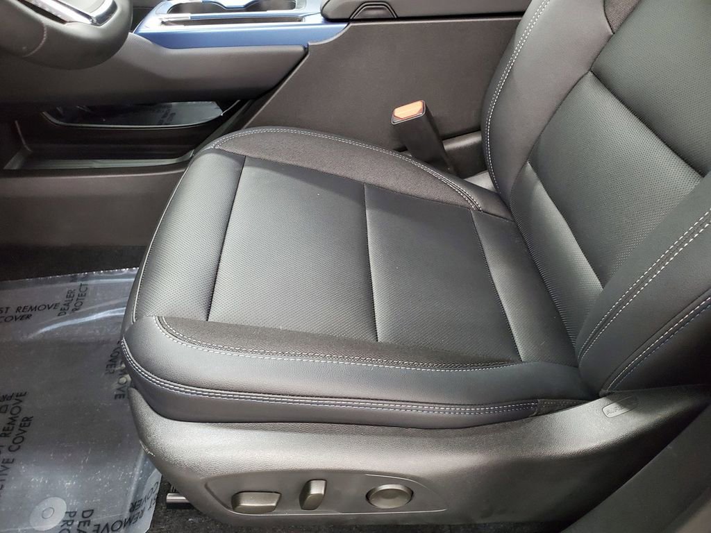 Used 2025 Chevrolet Equinox EV LT image 13