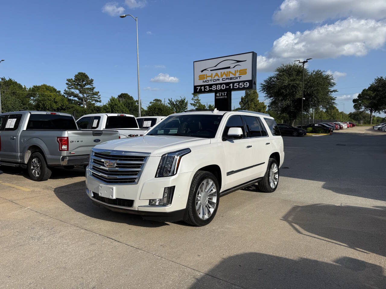 Used 2017 Cadillac Escalade Platinum AWD/4WD image 3