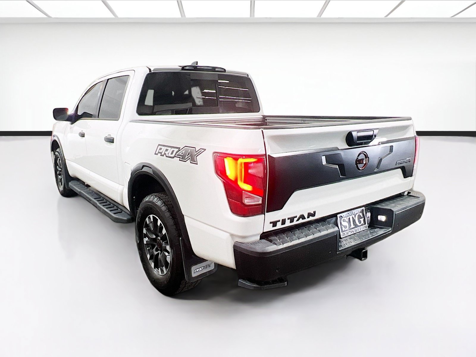 Used 2024 Nissan Titan PRO-4X w/ Pro-4x Utility Package AWD/4WD image 6