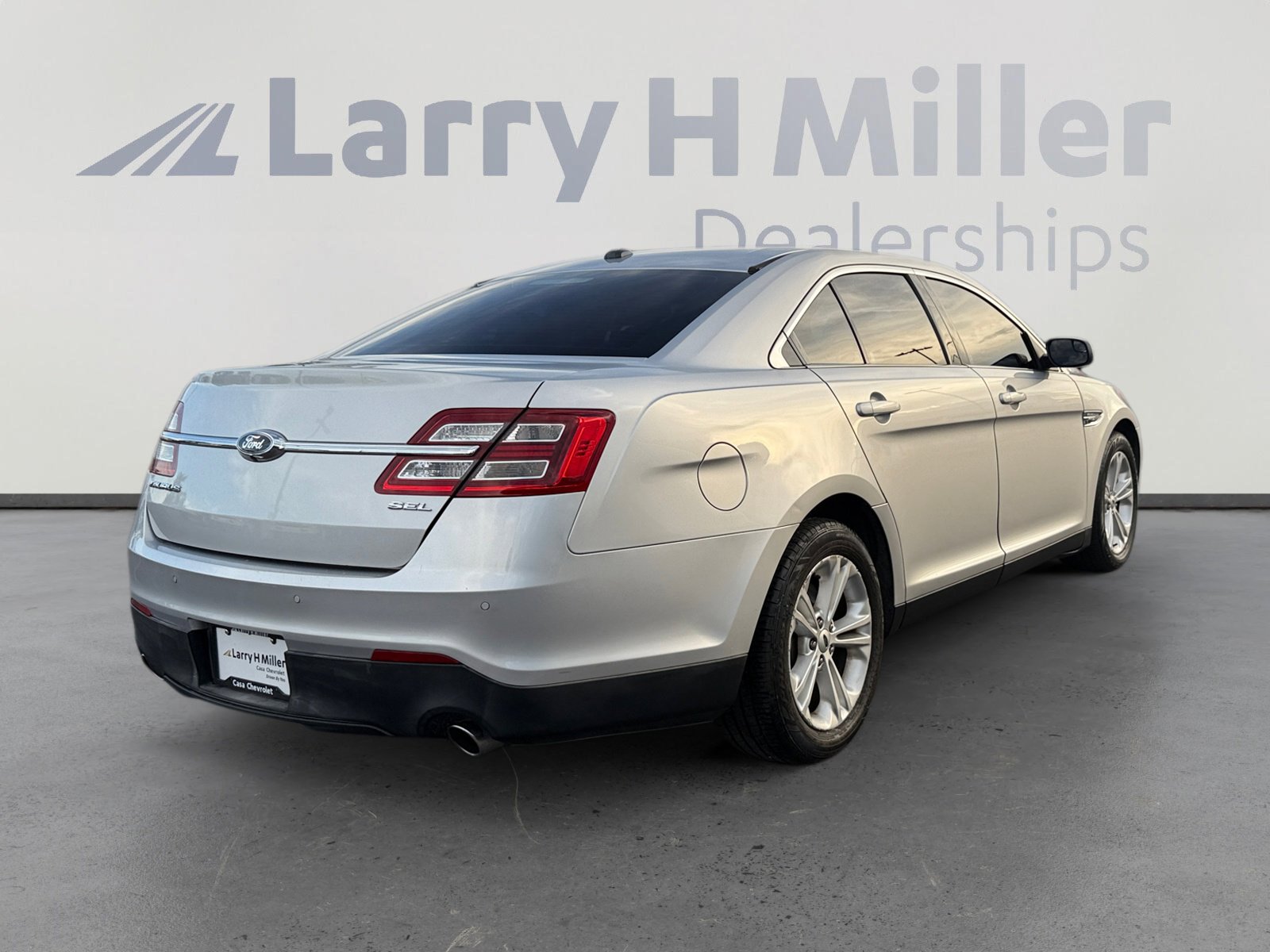 Used 2014 Ford Taurus SEL w/ Equipment Group 201A image 5