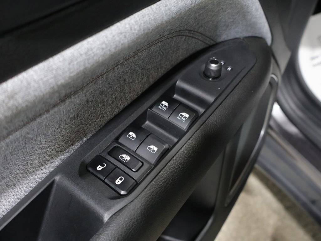 Used 2023 Jeep Compass Latitude image 14