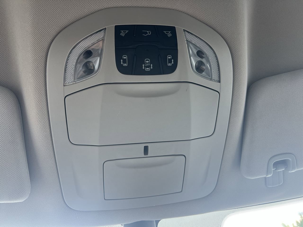 Used 2023 Chrysler Pacifica Touring-L FWD image 28