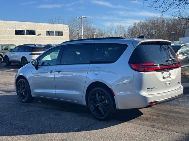 New 2026 Chrysler Pacifica Limited w/ S Appearance Package image 6