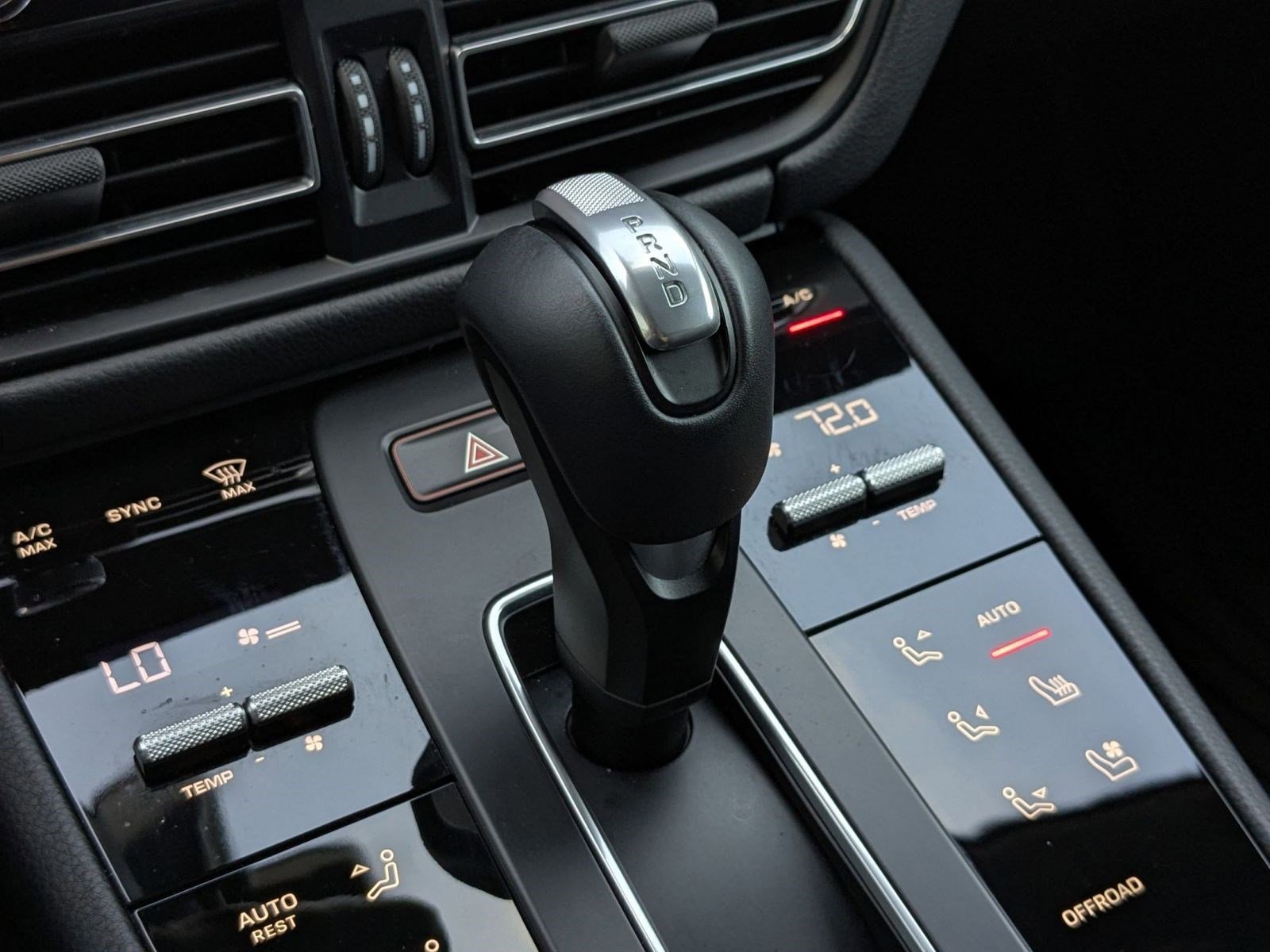Certified 2025 Porsche Macan image 20