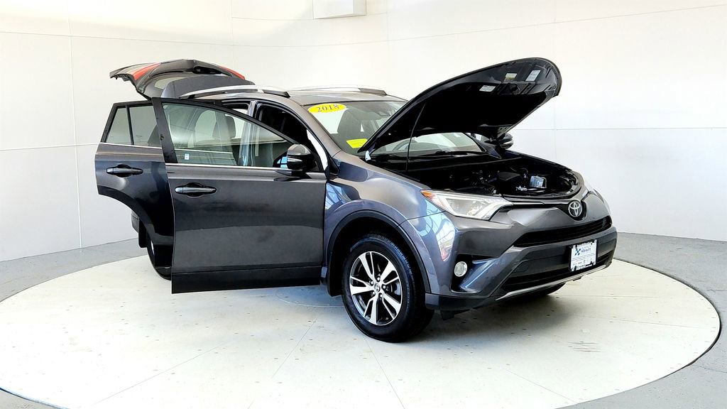 Used 2018 Toyota RAV4 XLE AWD/4WD image 12
