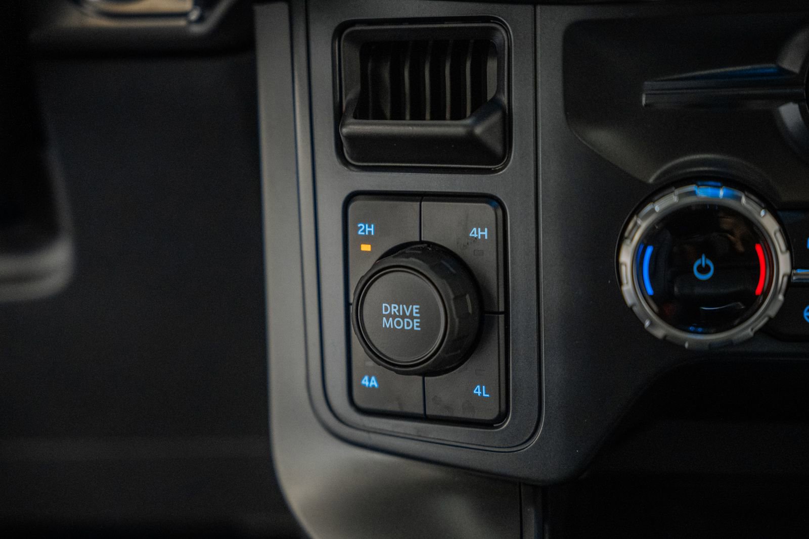 Certified 2024 Ford F150 Lariat image 28