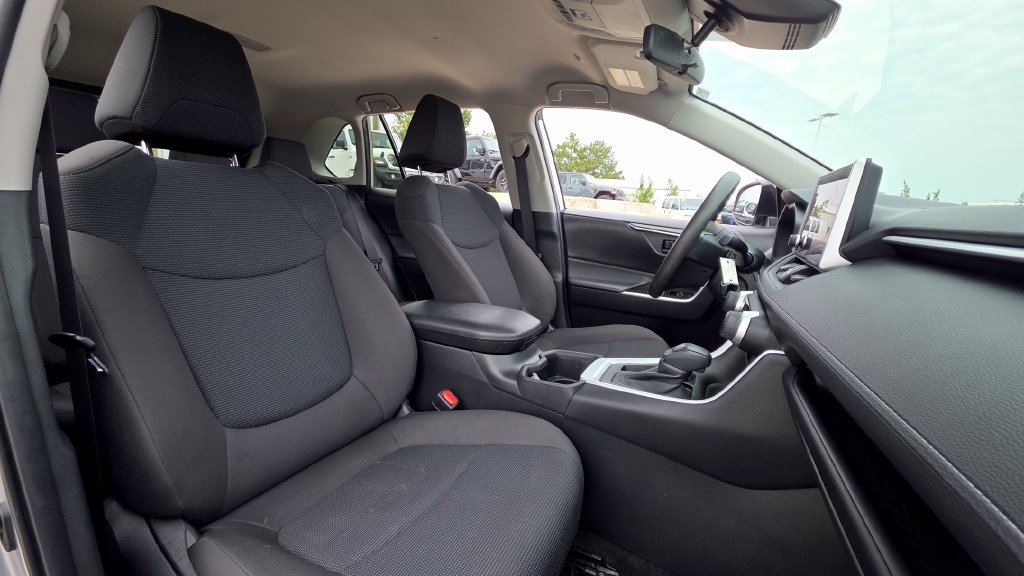 Used 2023 Toyota RAV4 LE FWD image 12
