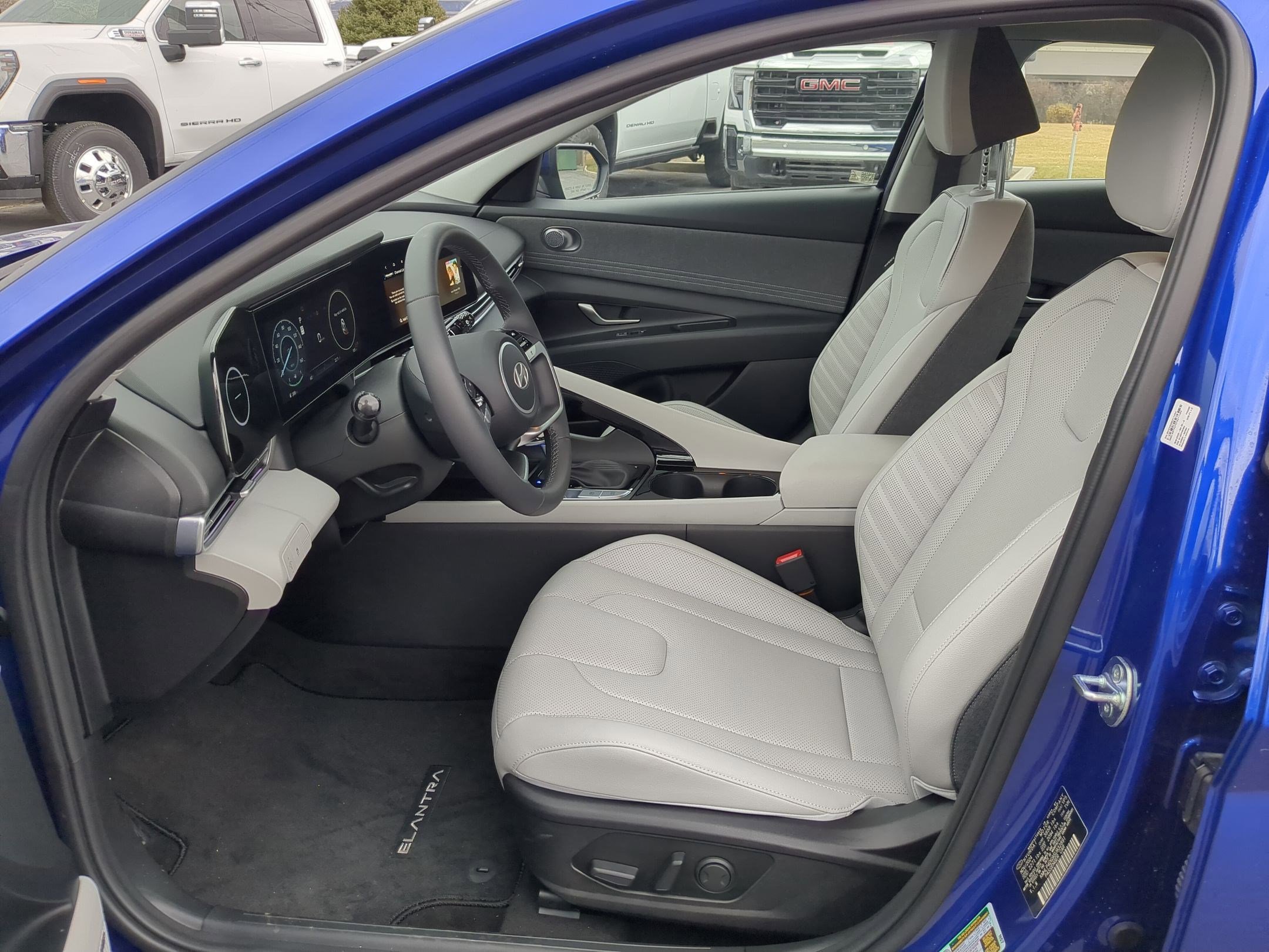 Used 2025 Hyundai Elantra Limited image 18