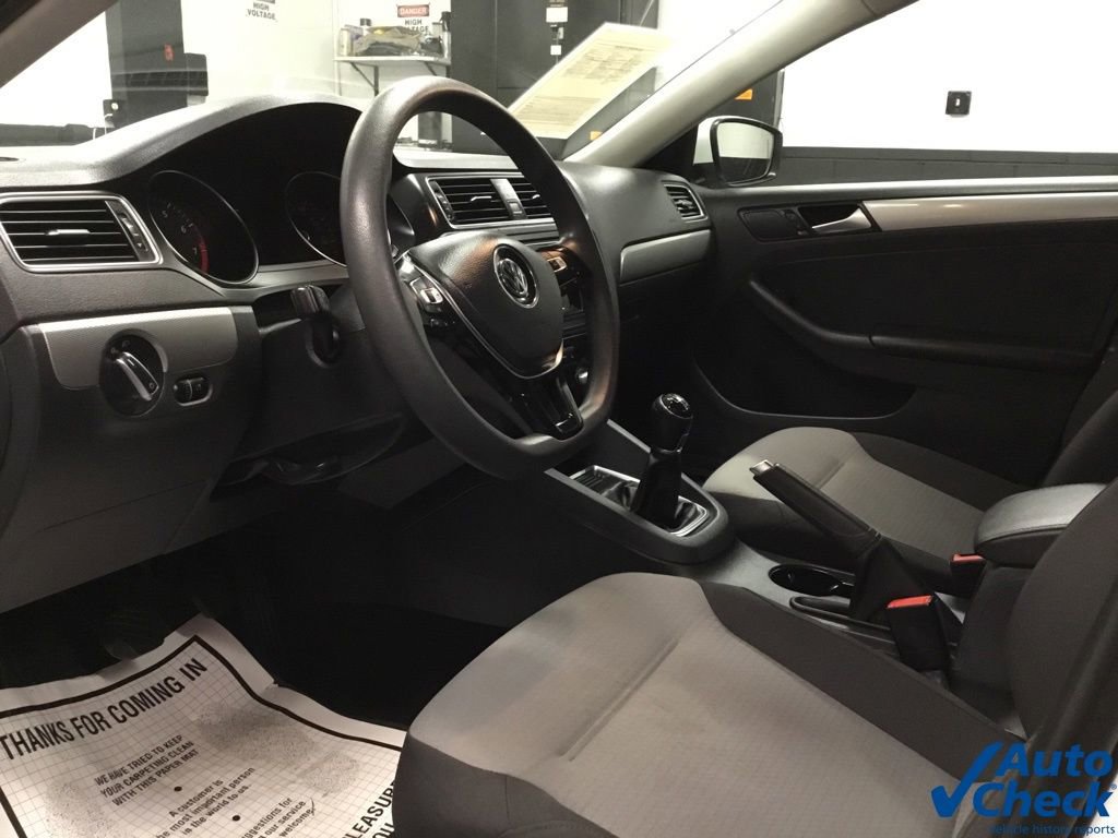 Used 2017 Volkswagen Jetta S w/ Jetta S Cold Weather Package image 23