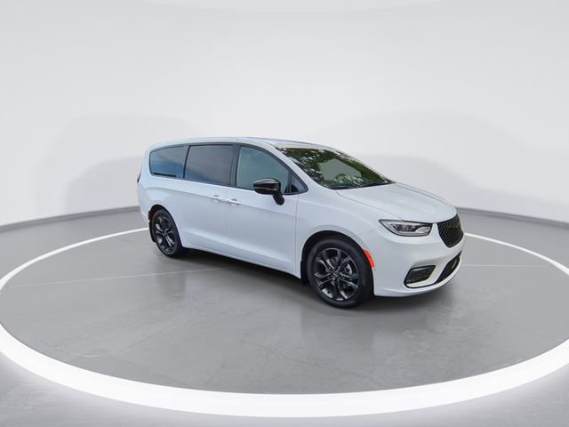 New 2026 Chrysler Pacifica Select FWD image 2