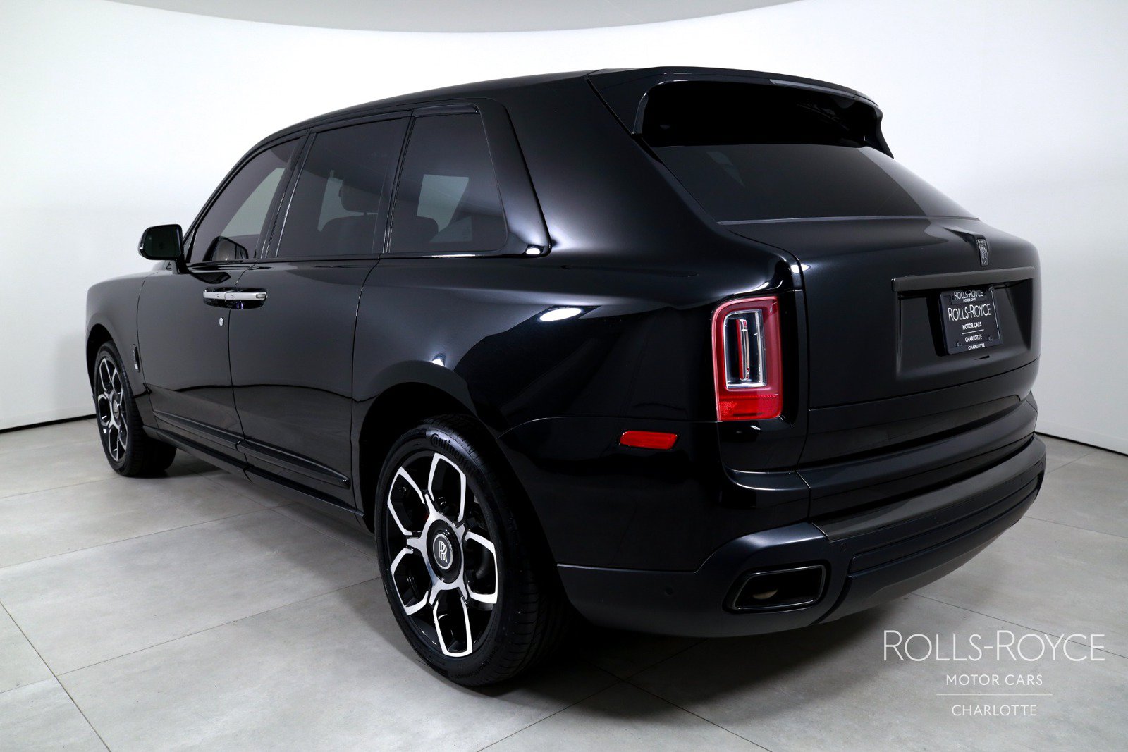Used 2021 Rolls-Royce Cullinan Black Badge AWD/4WD image 8